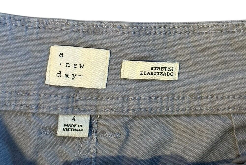 A New Day Stretch Elastizado Chino Shorts Women's Size 4 Gray 4.5" inseam Pocket - Picture 2 of 13